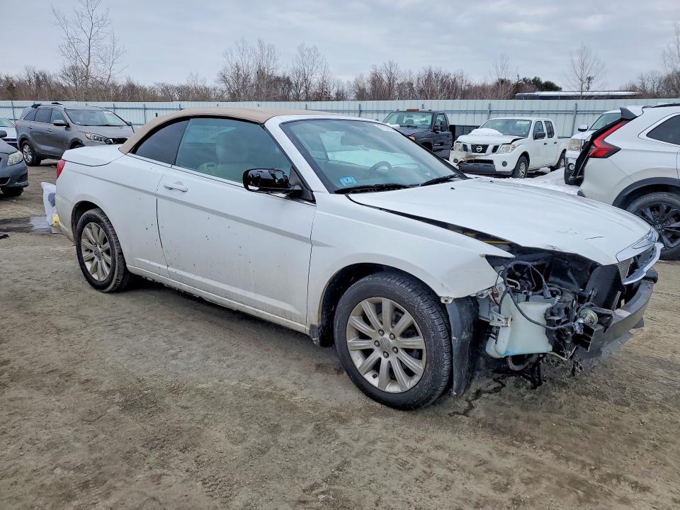 2011 Chrysler 200 მანქანა იყიდება აუქციონზე, vin: 1C3BC2EB0BN613591, აუქციონის ნომერი: 77117035