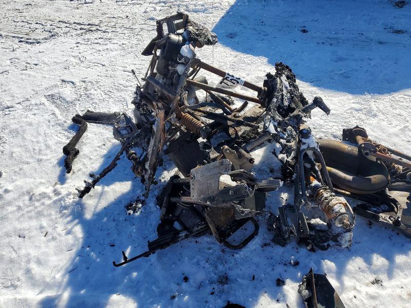 77165145 :رقم المزاد ، 4UF00SNW2YP209141 vin ، 2000 Arcc Snowmobile مزاد بيع