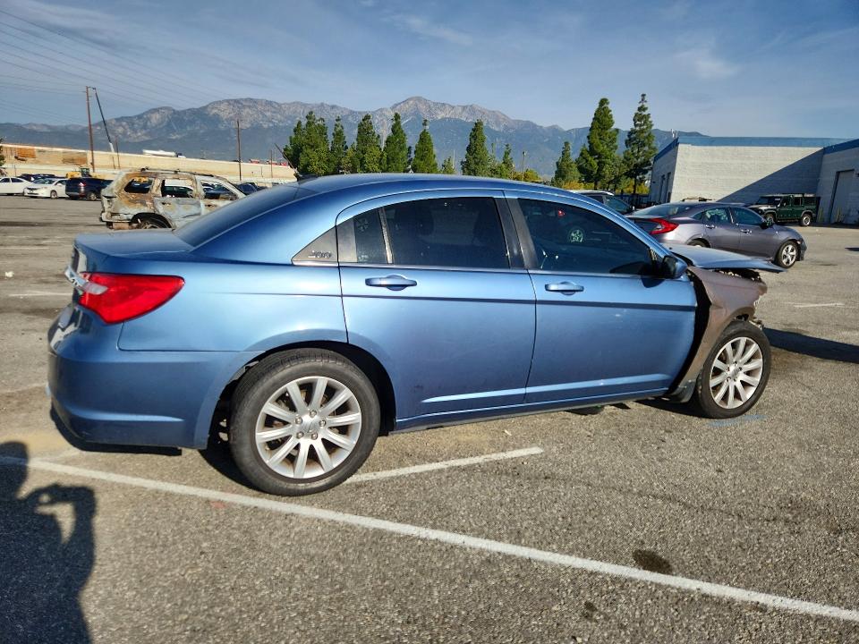 76659805 :رقم المزاد ، 1C3BC1FB2BN592963 vin ، 2011 Chrysler 200 مزاد بيع