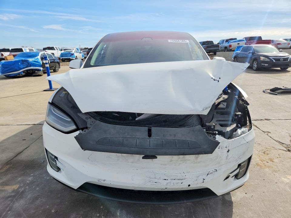 75968185 :رقم المزاد ، 5YJXCBE47HF051876 vin ، 2017 Tesla Model X مزاد بيع