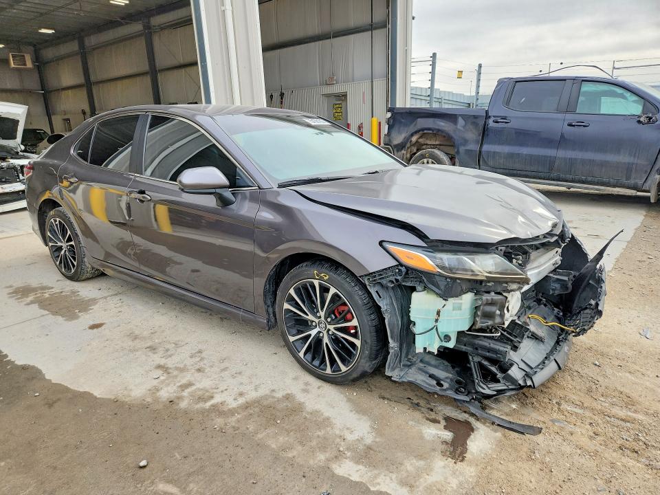 75438165 :رقم المزاد ، 4T1G11AK7LU918239 vin ، 2020 Toyota Camry مزاد بيع