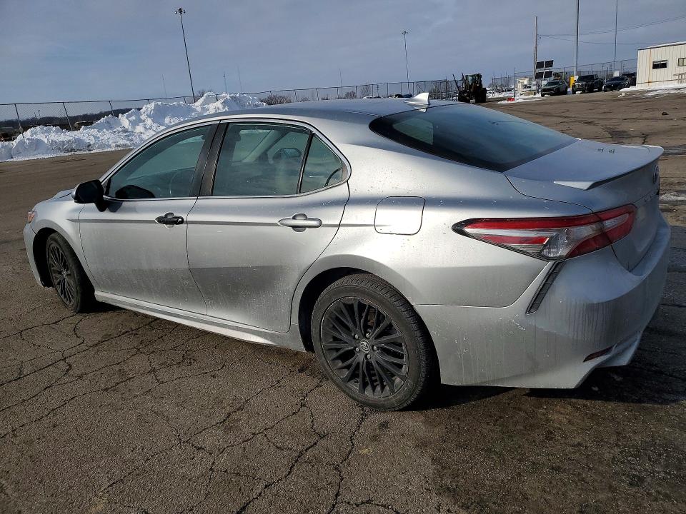 75883915 :رقم المزاد ، 4T1B11HK4KU692384 vin ، 2019 Toyota Camry مزاد بيع