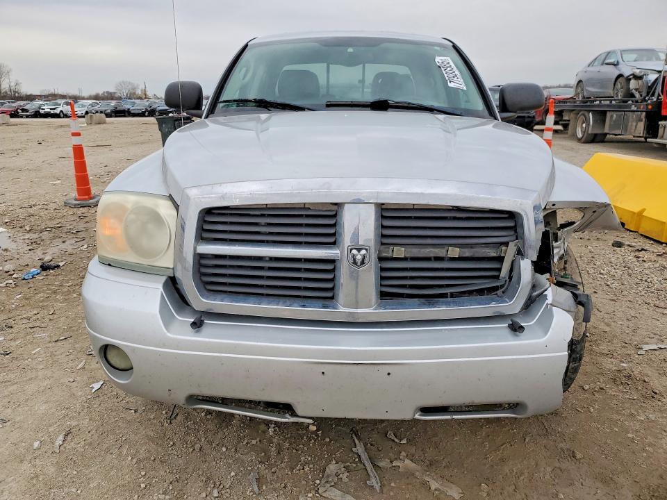 2005 Dodge Dakota მანქანა იყიდება აუქციონზე, vin: 1D7HW58NX5S200321, აუქციონის ნომერი: 77923385