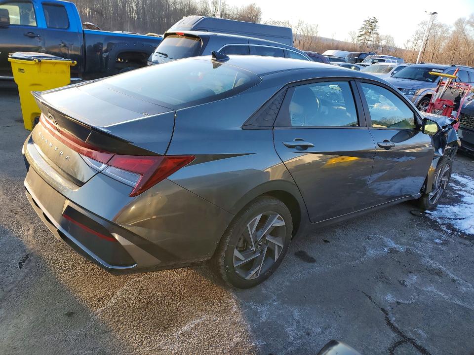 Auction sale of the 2025 Hyundai Elantra Se, vin: KMHLM4DG8SU872644, lot number: 76392355