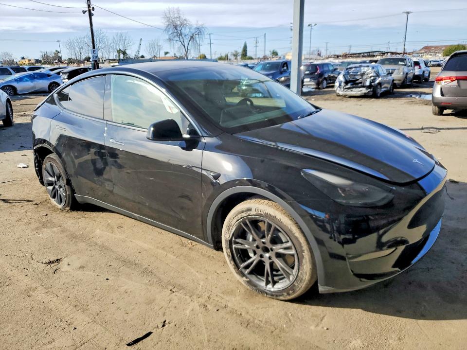 2025 Tesla Model Y მანქანა იყიდება აუქციონზე, vin: 7SAYGDED2SF274082, აუქციონის ნომერი: 77308705