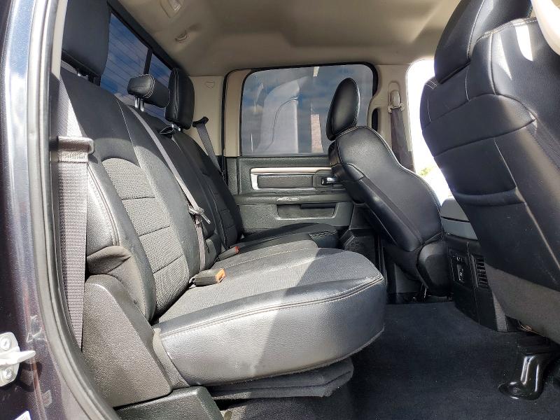 75886255 :رقم المزاد ، 3C6UR5DL0JG301493 vin ، 2018 Ram 2500 مزاد بيع