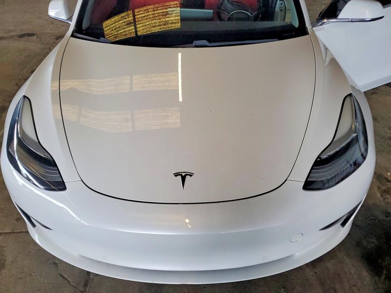 78679715 :رقم المزاد ، 5YJ3E1EB9JF084305 vin ، 2018 Tesla Model 3 مزاد بيع