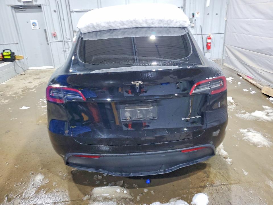 76233555 :رقم المزاد ، 5YJYGAEE1MF195106 vin ، 2021 Tesla Model Y مزاد بيع