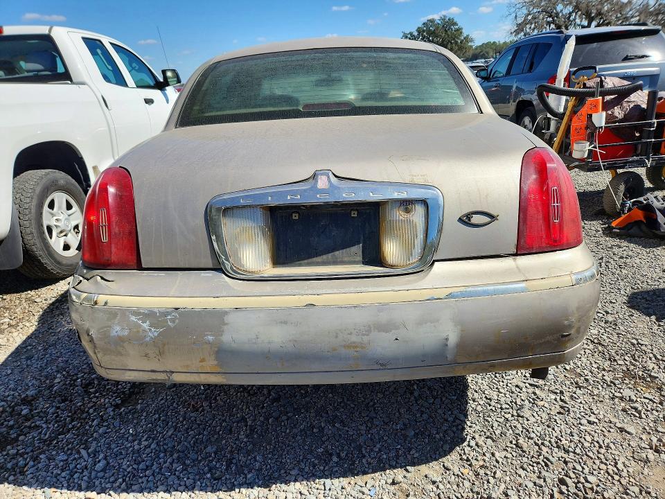Auction sale of the 2001 Lincoln Town Car, vin: 1LNHM81W51Y734589, lot number: 75931535