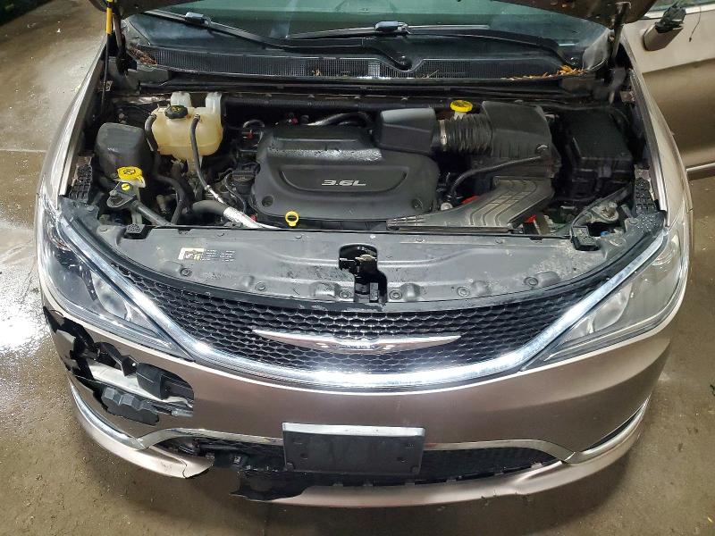 75483715 :رقم المزاد ، 2C4RC1EG2HR628377 vin ، 2017 Chrysler Pacifica مزاد بيع