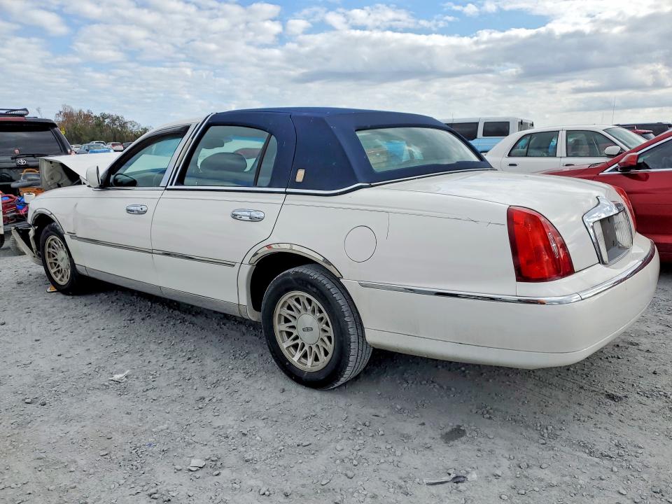49892986 :رقم المزاد ، 1LNHM82W9XY648290 vin ، 1999 Lincoln Town Car مزاد بيع
