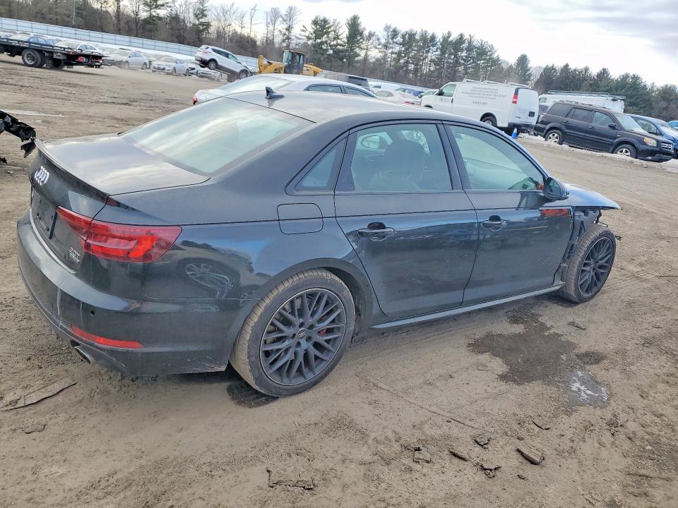 76056675 :رقم المزاد ، WAUENAF40JA021883 vin ، 2018 Audi A4 مزاد بيع