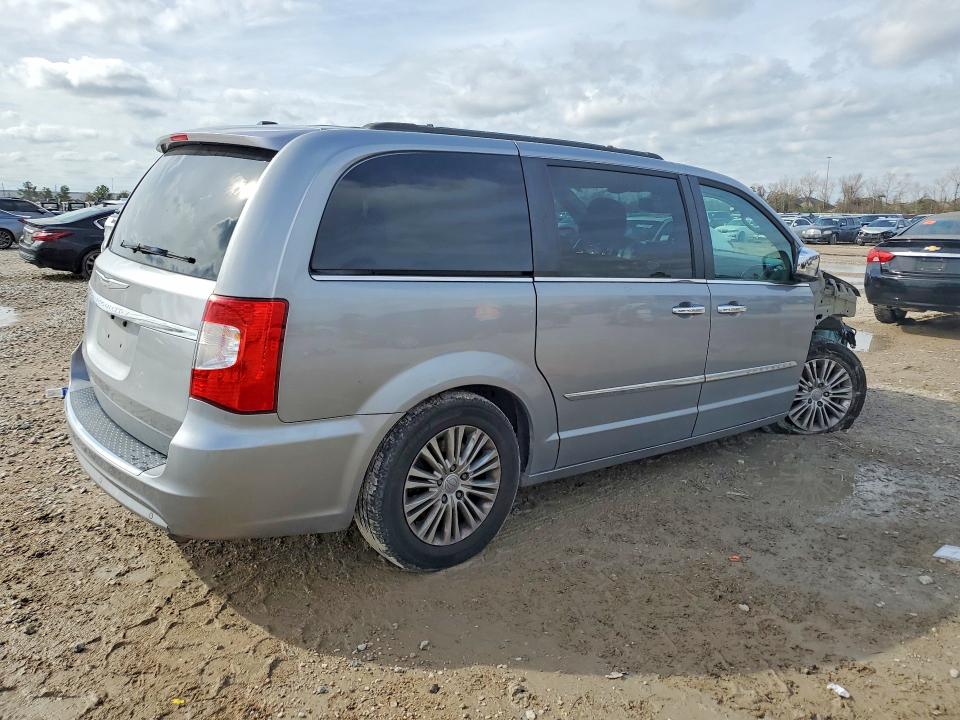 2015 Chrysler Town & Country მანქანა იყიდება აუქციონზე, vin: 2C4RC1CG1FR619640, აუქციონის ნომერი: 77569325