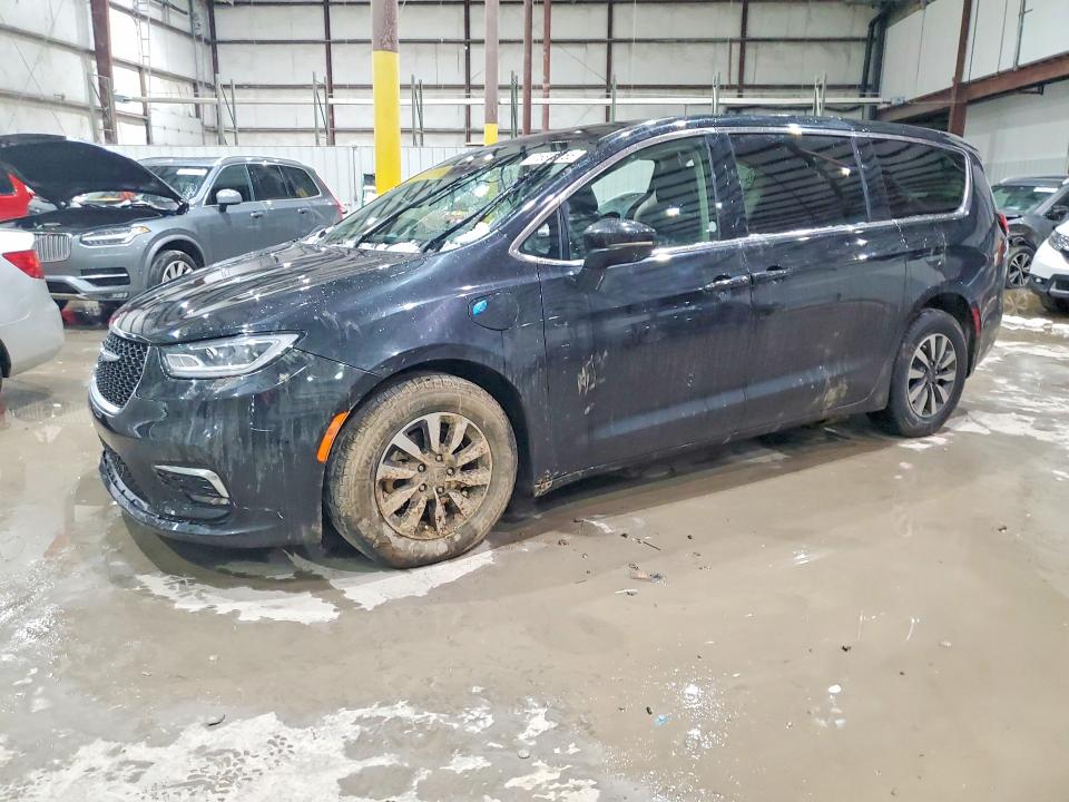 Auction sale of the 2022 Chrysler Pacifica, vin: 2C4RC1L7XNR147954, lot number: 75670755
