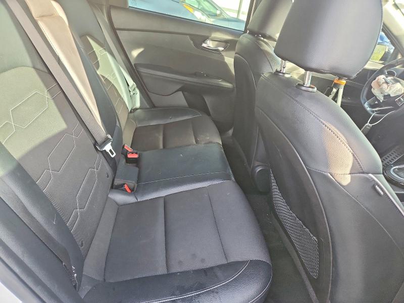 76826045 :رقم المزاد ، 3KPF54AD7NE455673 vin ، 2022 Kia Forte مزاد بيع