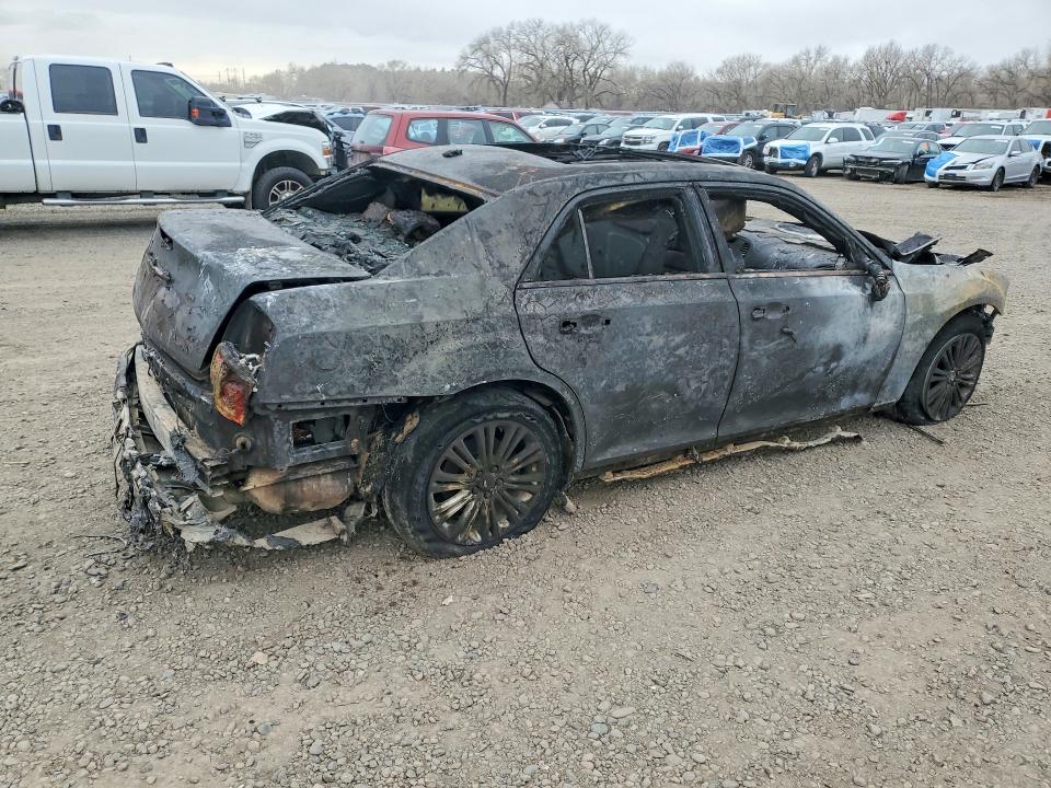 2014 Chrysler 300c მანქანა იყიდება აუქციონზე, vin: 2C3CCAKT3EH384235, აუქციონის ნომერი: 74690235