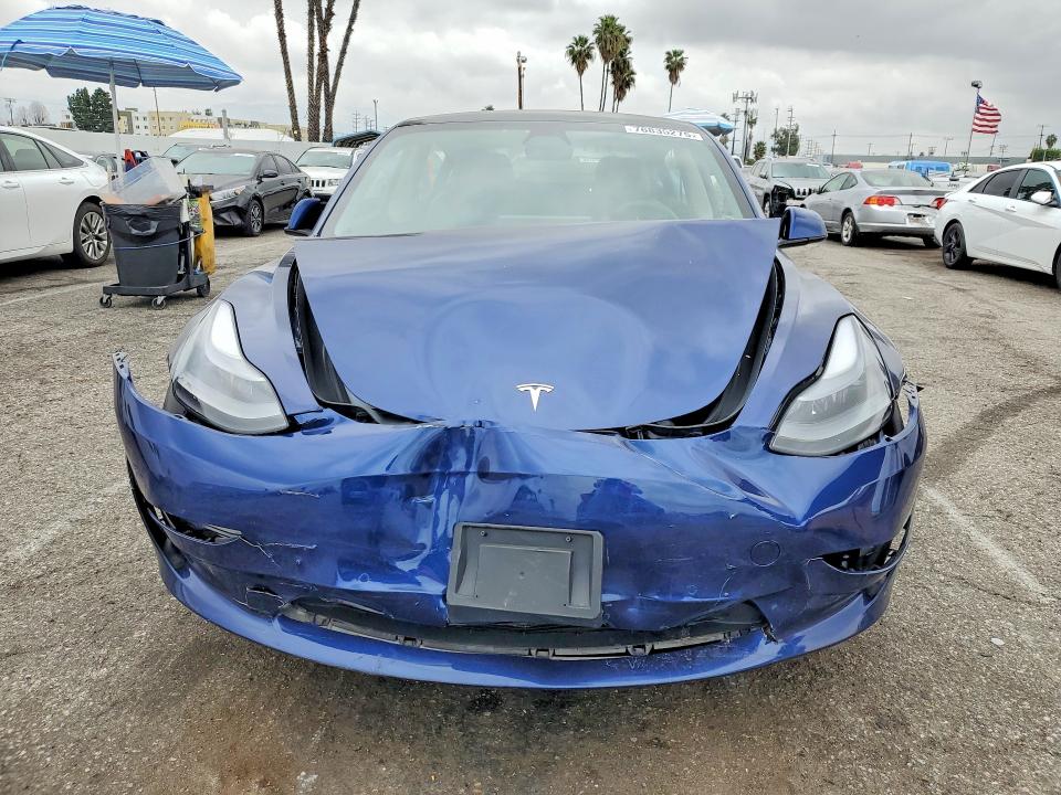 76835275 :رقم المزاد ، 5YJ3E1EB8NF138375 vin ، 2022 Tesla Model 3 مزاد بيع