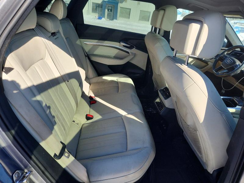 76062435 :رقم المزاد ، WA1AAAGE4KB021993 vin ، 2019 Audi E-tron مزاد بيع