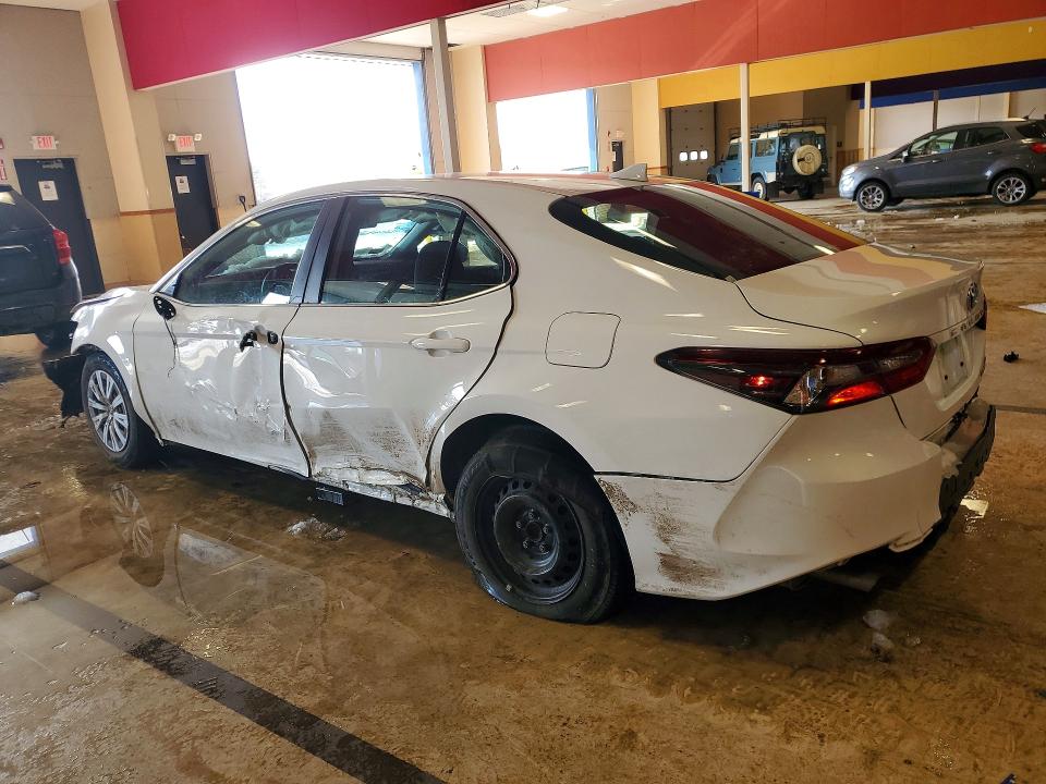 76743715 :رقم المزاد ، 4T1C31AK4NU575420 vin ، 2022 Toyota Camry Hybrid مزاد بيع