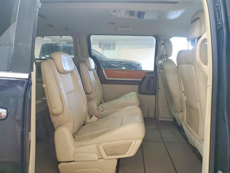 78452035 :رقم المزاد ، 2A4RR7DX0AR381055 vin ، 2010 Chrysler Town & Country مزاد بيع