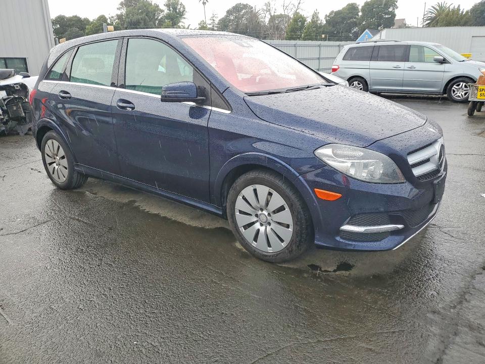 77123595 :رقم المزاد ، WDDVP9AB0HJ013946 vin ، 2017 Mercedes-benz B-class مزاد بيع