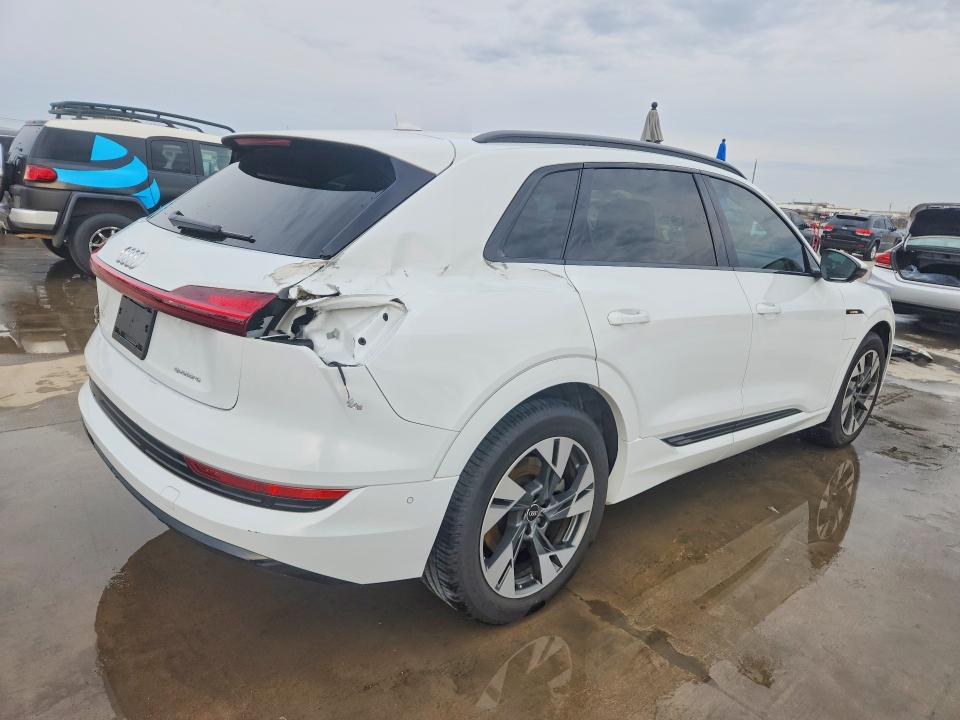 2021 Audi E-tron მანქანა იყიდება აუქციონზე, vin: WA1AAAGE9MB013133, აუქციონის ნომერი: 76451055