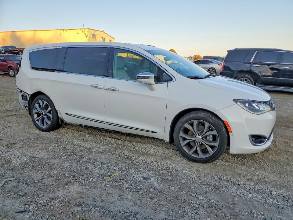 Продажа на аукционе авто 2017 Chrysler Pacifica, vin: 2C4RC1GG1HR653557, номер лота: 76341485