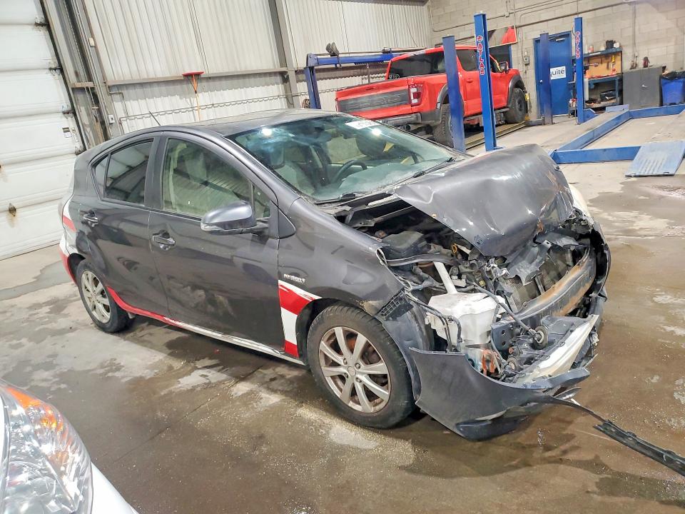 75597575 :رقم المزاد ، JTDKDTB39D1541683 vin ، 2013 Toyota Prius C مزاد بيع