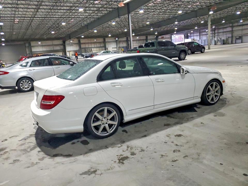 Продажа на аукционе авто 2013 Mercedes-benz C, vin: WDDGF4HB1DA783118, номер лота: 76033715