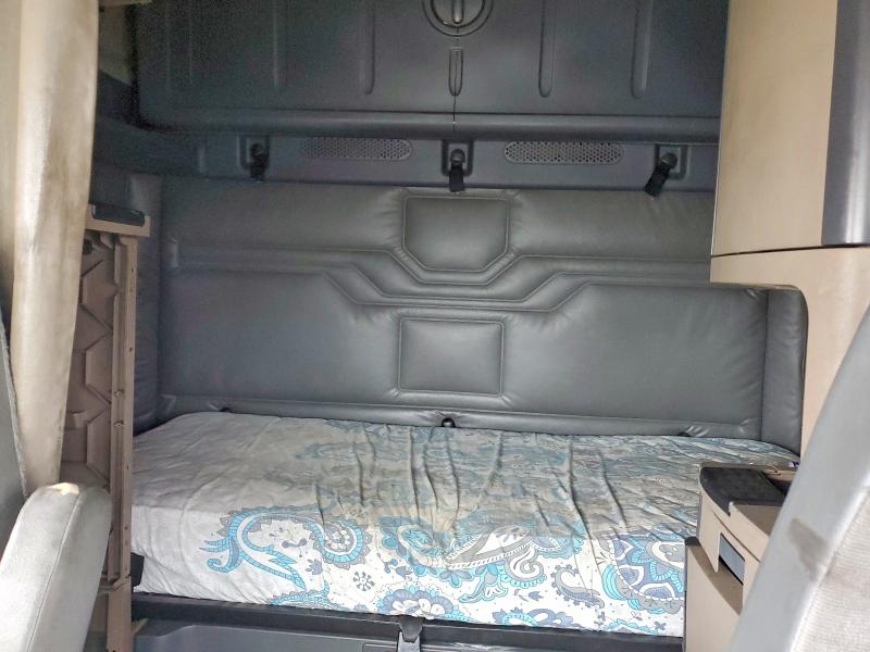 76745415 :رقم المزاد ، 3AKJGLDR9JSHU4903 vin ، 2018 Freightliner Cascadia 1 مزاد بيع