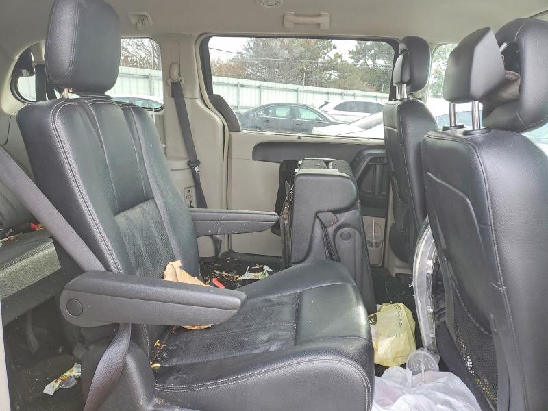 77076085 :رقم المزاد ، 2C4RC1CG2FR675456 vin ، 2015 Chrysler Town & Country مزاد بيع