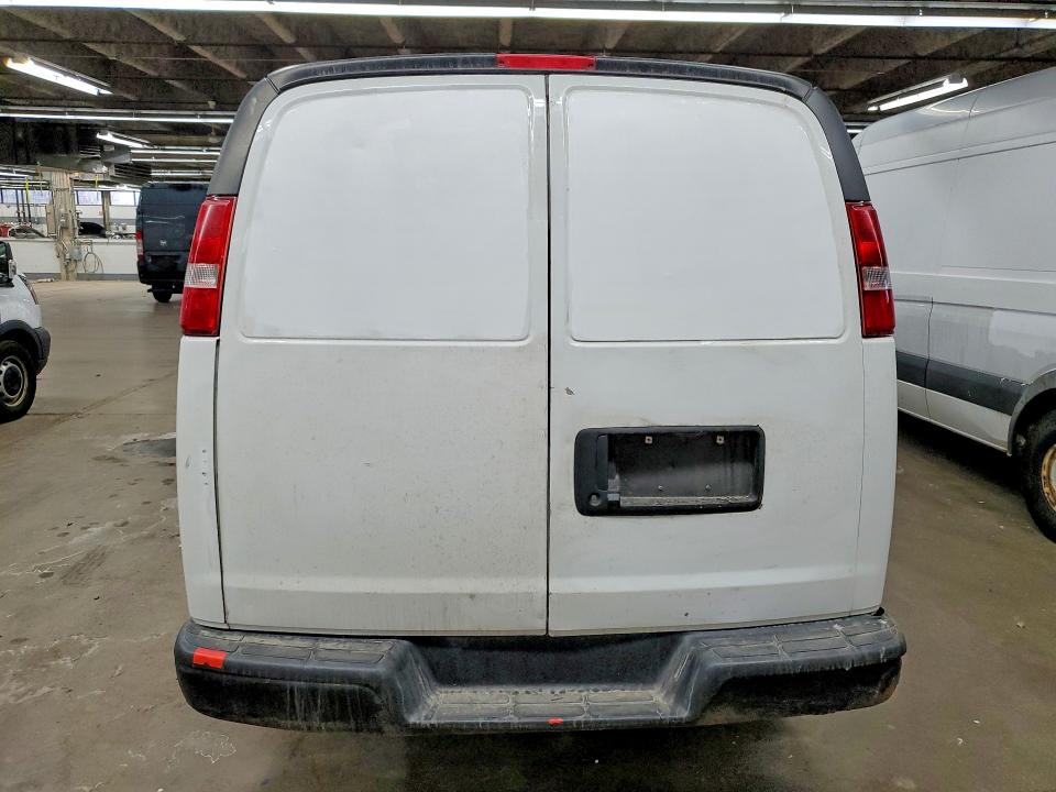 73921135 :رقم المزاد ، 1GCWGAF11H1325189 vin ، 2017 Chevrolet Express G2500 مزاد بيع