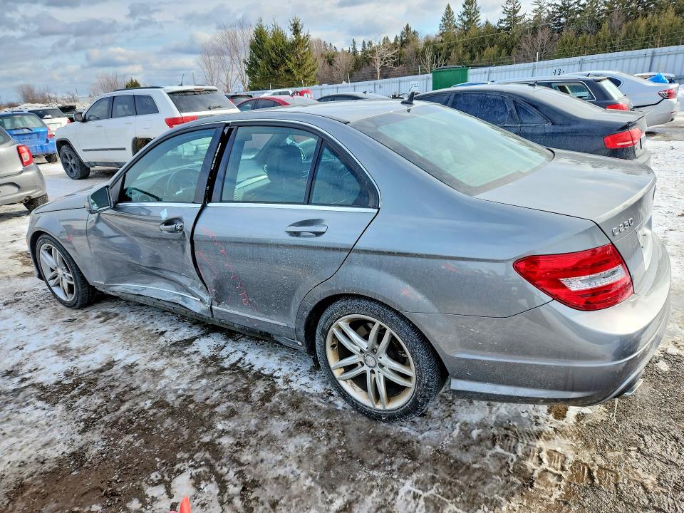 76910505 :رقم المزاد ، WDDGF8FB8CA688743 vin ، 2012 Mercedes-benz C مزاد بيع