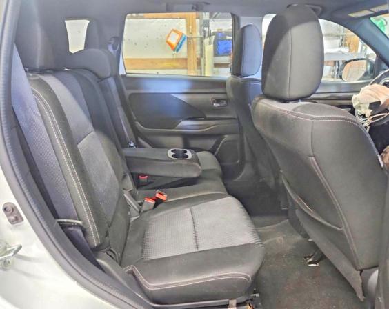 Продаж на аукціоні авто 2018 Mitsubishi Outlander, vin: JA4AD3A3XJZ060605, номер лоту: 77244095