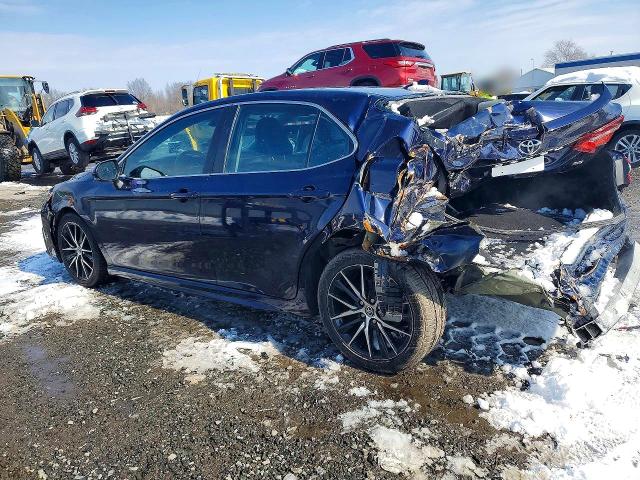 76705755 :رقم المزاد ، 4T1G11AK4NU709401 vin ، 2022 Toyota Camry مزاد بيع