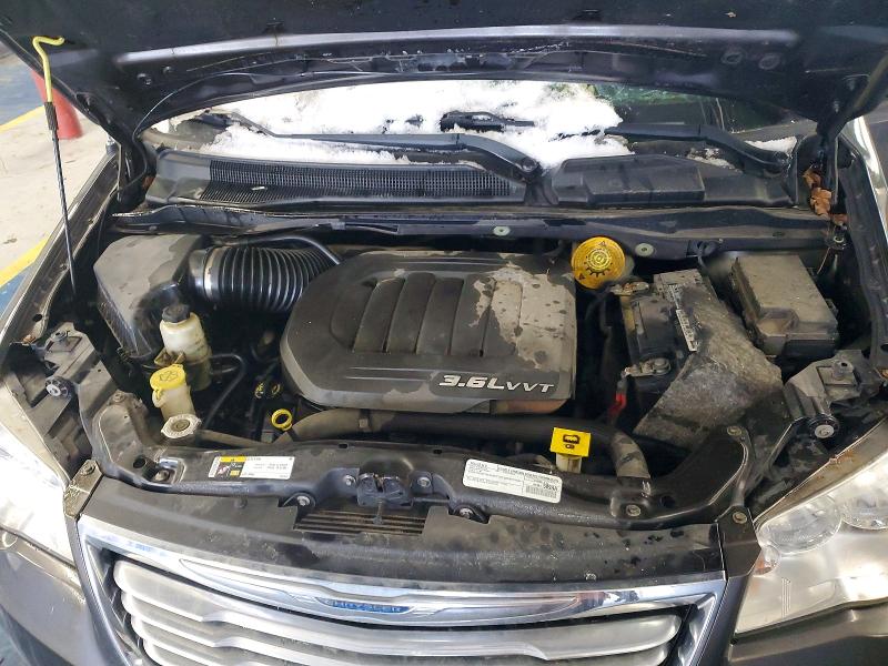 Auction sale of the 2016 Chrysler Town & Country, vin: 2C4RC1BG6GR105124, lot number: 76521295