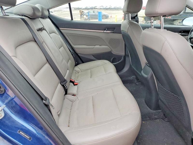 77933395 :رقم المزاد ، 5NPD84LF5HH051817 vin ، 2017 Hyundai Elantra مزاد بيع