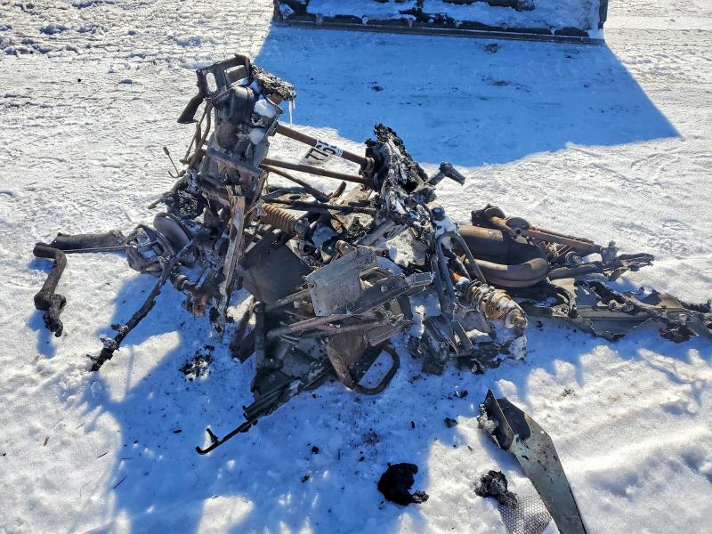 77165145 :رقم المزاد ، 4UF00SNW2YP209141 vin ، 2000 Arcc Snowmobile مزاد بيع