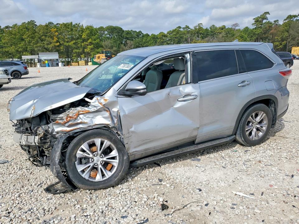 77607965 :رقم المزاد ، 5TDKKRFHXFS105364 vin ، 2015 Toyota Highlander مزاد بيع