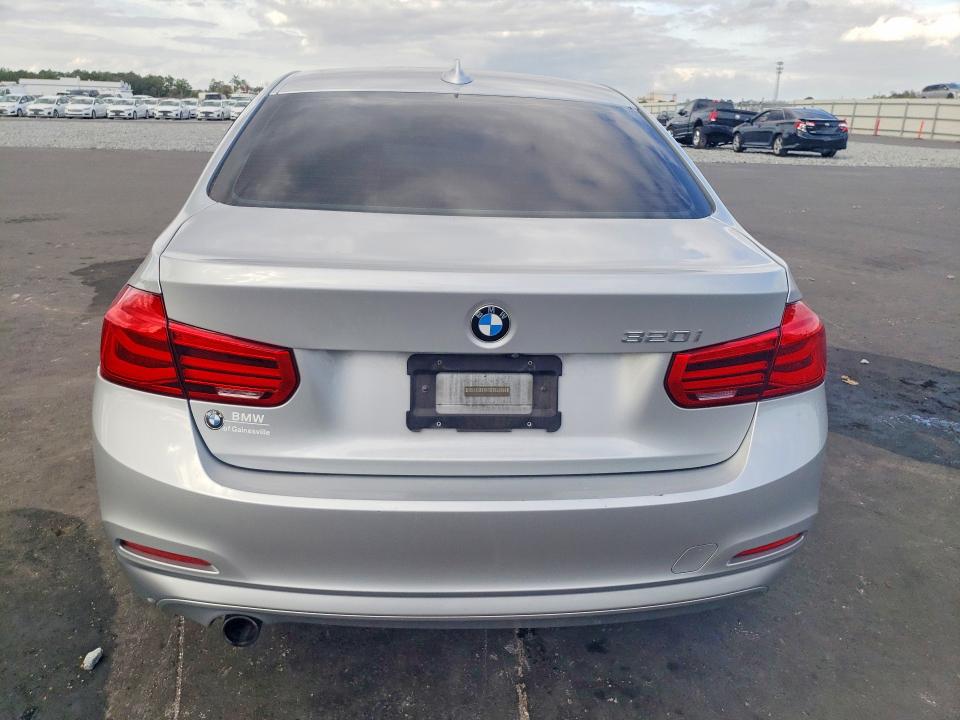 Продаж на аукціоні авто 2018 Bmw 320, vin: WBA8E1G57JNU92507, номер лоту: 78084765