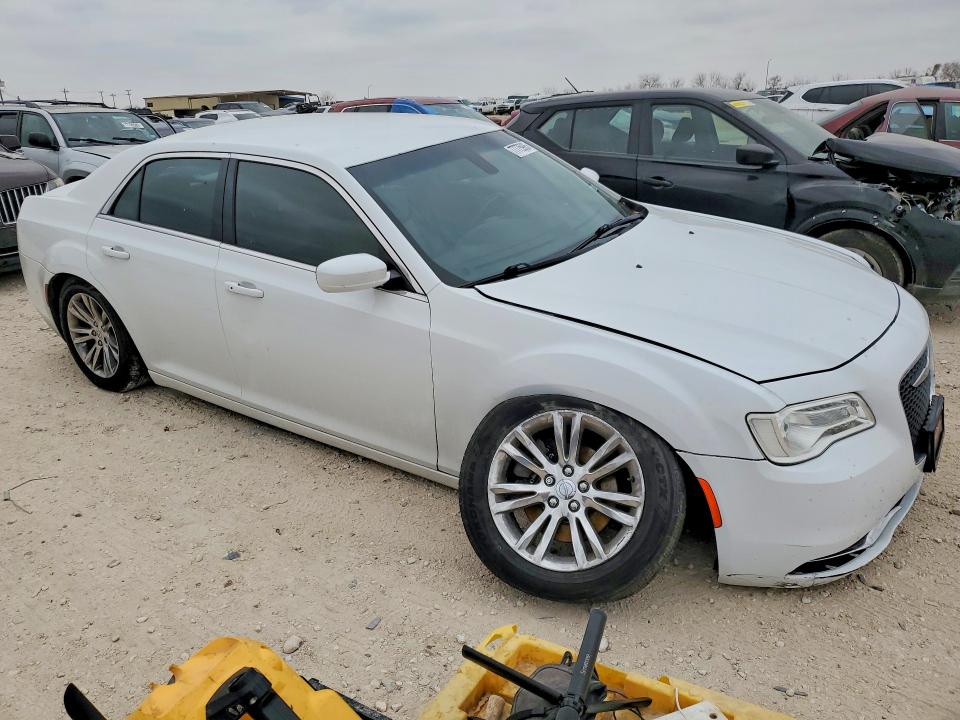 77775985 :رقم المزاد ، 2C3CCAAG7HH561006 vin ، 2017 Chrysler 300 مزاد بيع