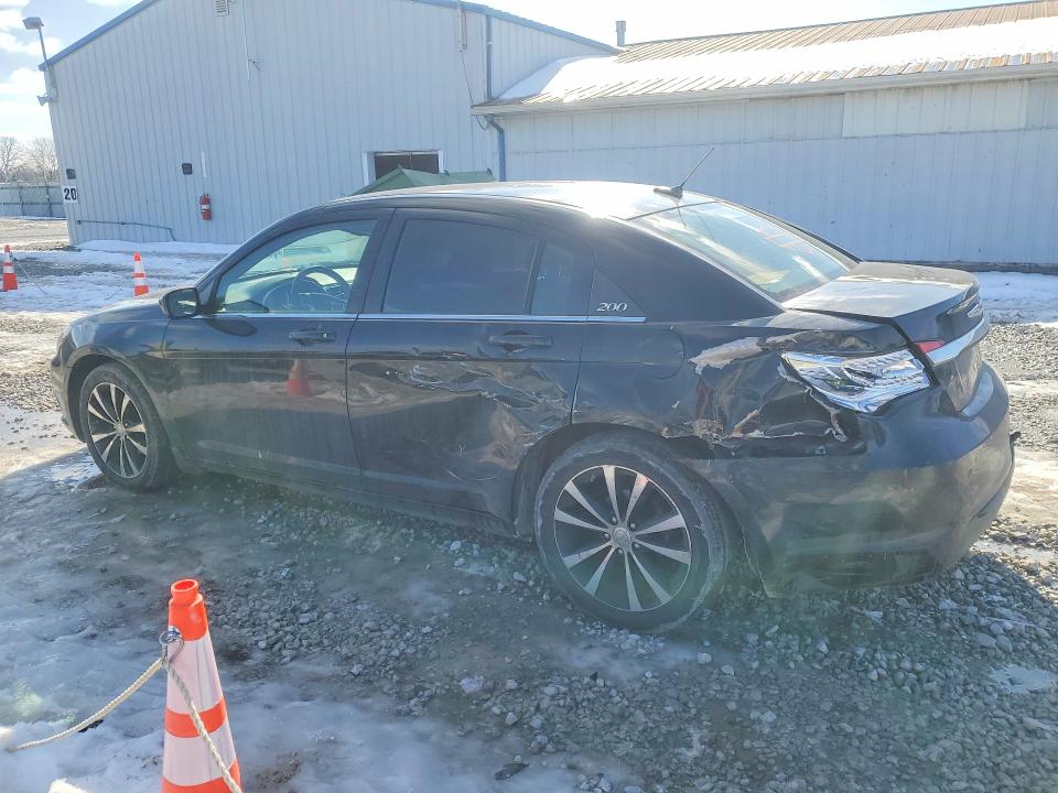 76408785 :رقم المزاد ، 1C3BC8FG8BN612511 vin ، 2011 Chrysler 200 مزاد بيع