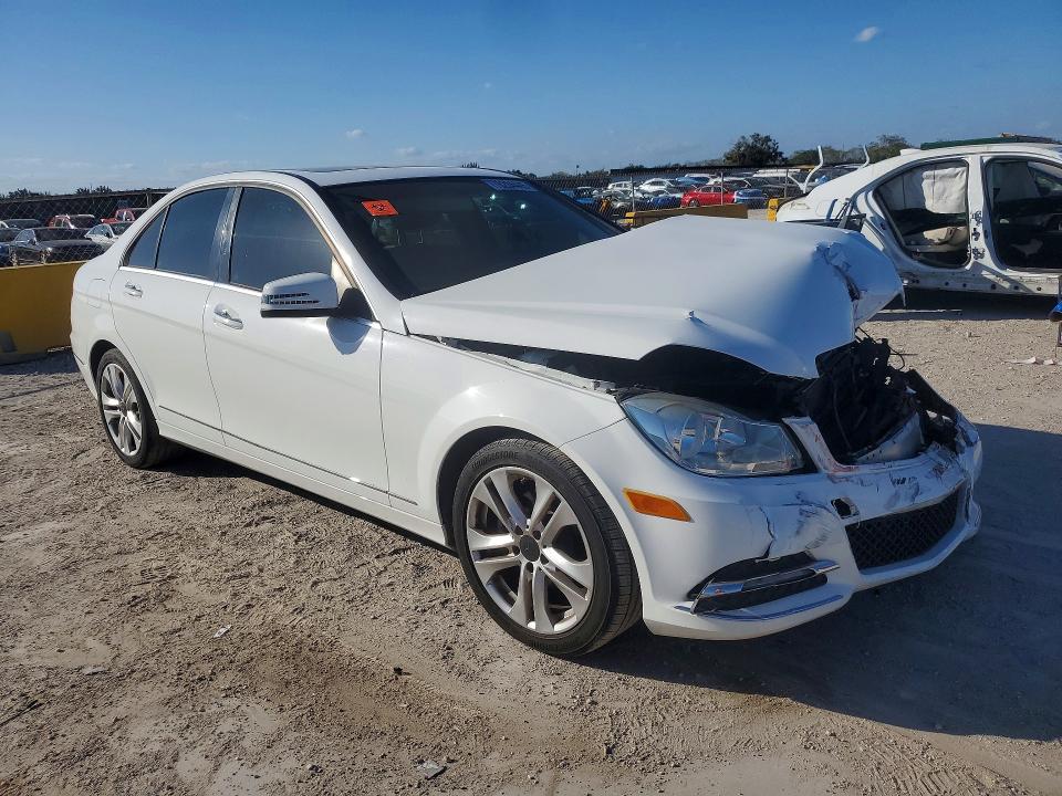 Продажа на аукционе авто 2013 Mercedes-benz C, vin: WDDGF4HB9DR272502, номер лота: 76284445