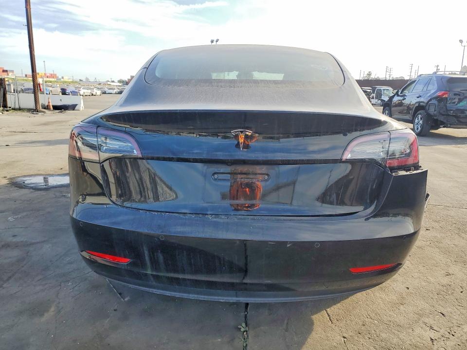 76372765 :رقم المزاد ، 5YJ3E1EA6NF373378 vin ، 2022 Tesla Model 3 مزاد بيع