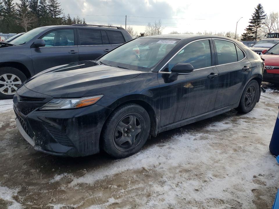 78484075 :رقم المزاد ، 4T1B61HK2JU117829 vin ، 2018 Toyota Camry مزاد بيع