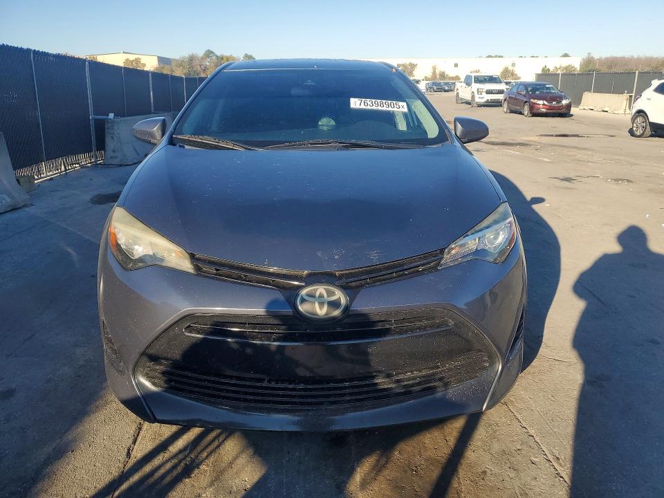 76398905 :رقم المزاد ، 5YFBURHEXHP626786 vin ، 2017 Toyota Corolla مزاد بيع