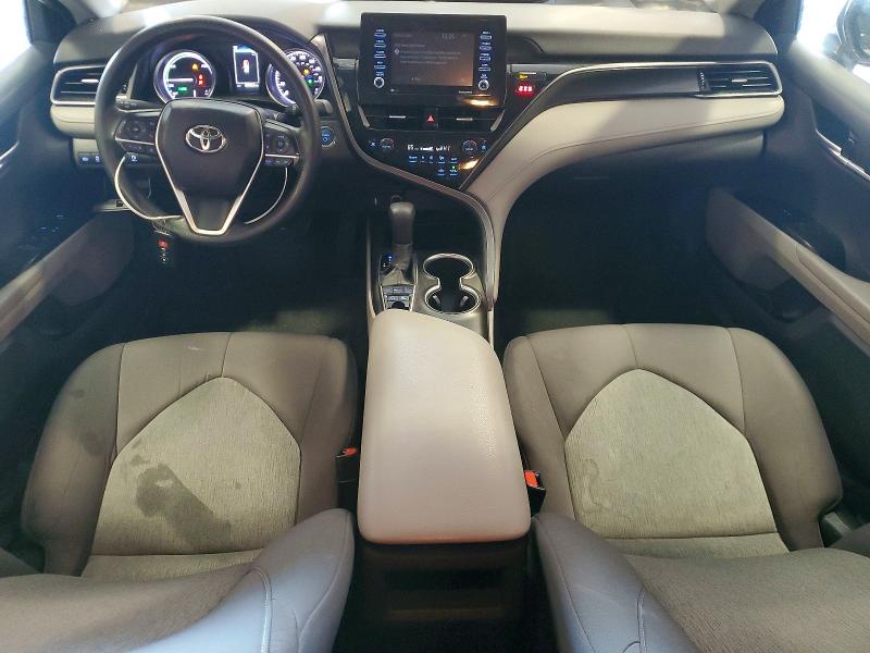 76743715 :رقم المزاد ، 4T1C31AK4NU575420 vin ، 2022 Toyota Camry Hybrid مزاد بيع