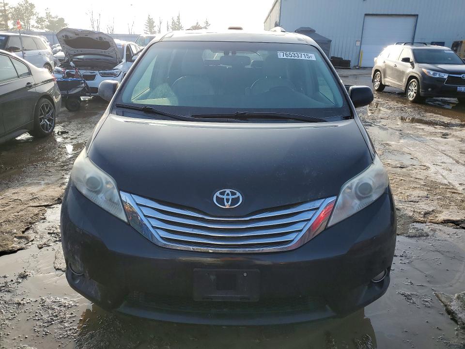 76533715 :رقم المزاد ، 5TDDK3DCXBS009628 vin ، 2011 Toyota Sienna مزاد بيع