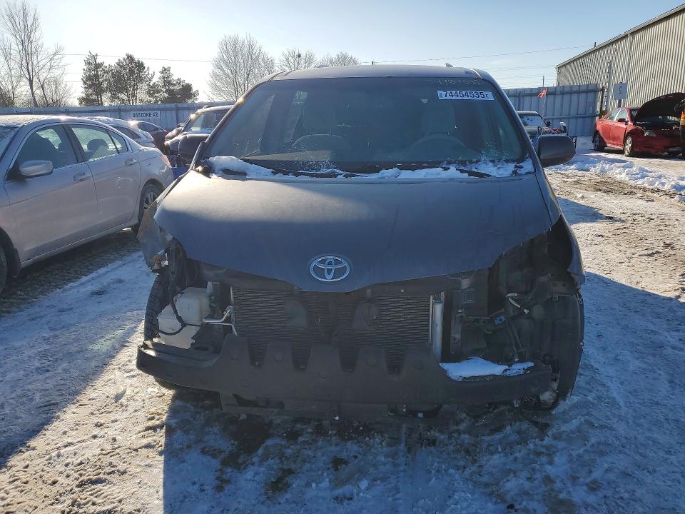 Продажа на аукционе авто 2014 Toyota Sienna, vin: 5TDKK3DC4ES453907, номер лота: 74454535