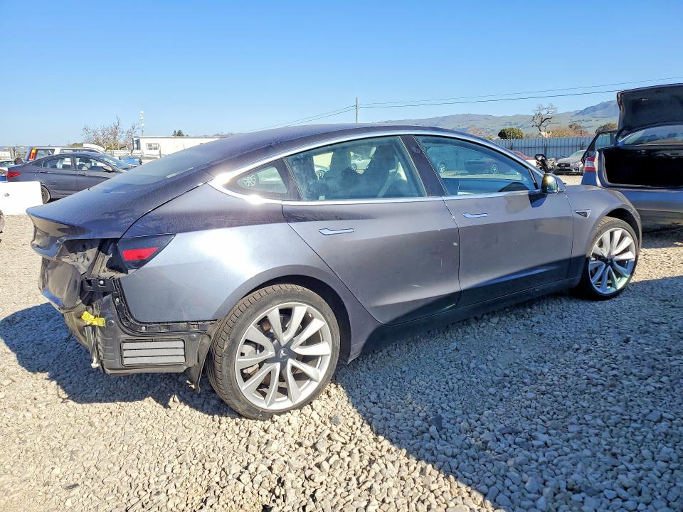 2018 Tesla Model 3 მანქანა იყიდება აუქციონზე, vin: 5YJ3E1EA1JF178069, აუქციონის ნომერი: 76113505